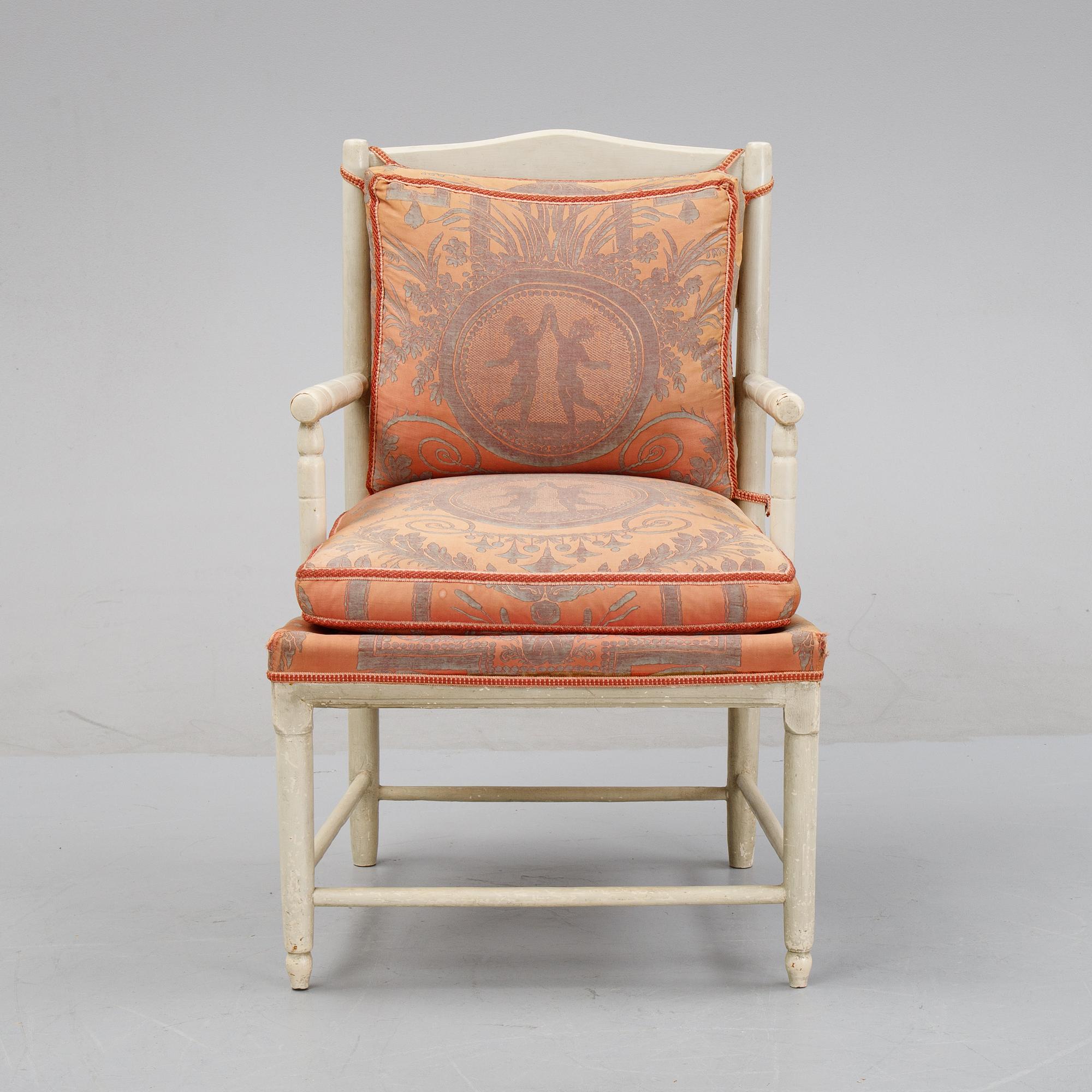 A painted armchair, presumably late 18th century or around the year 1800.