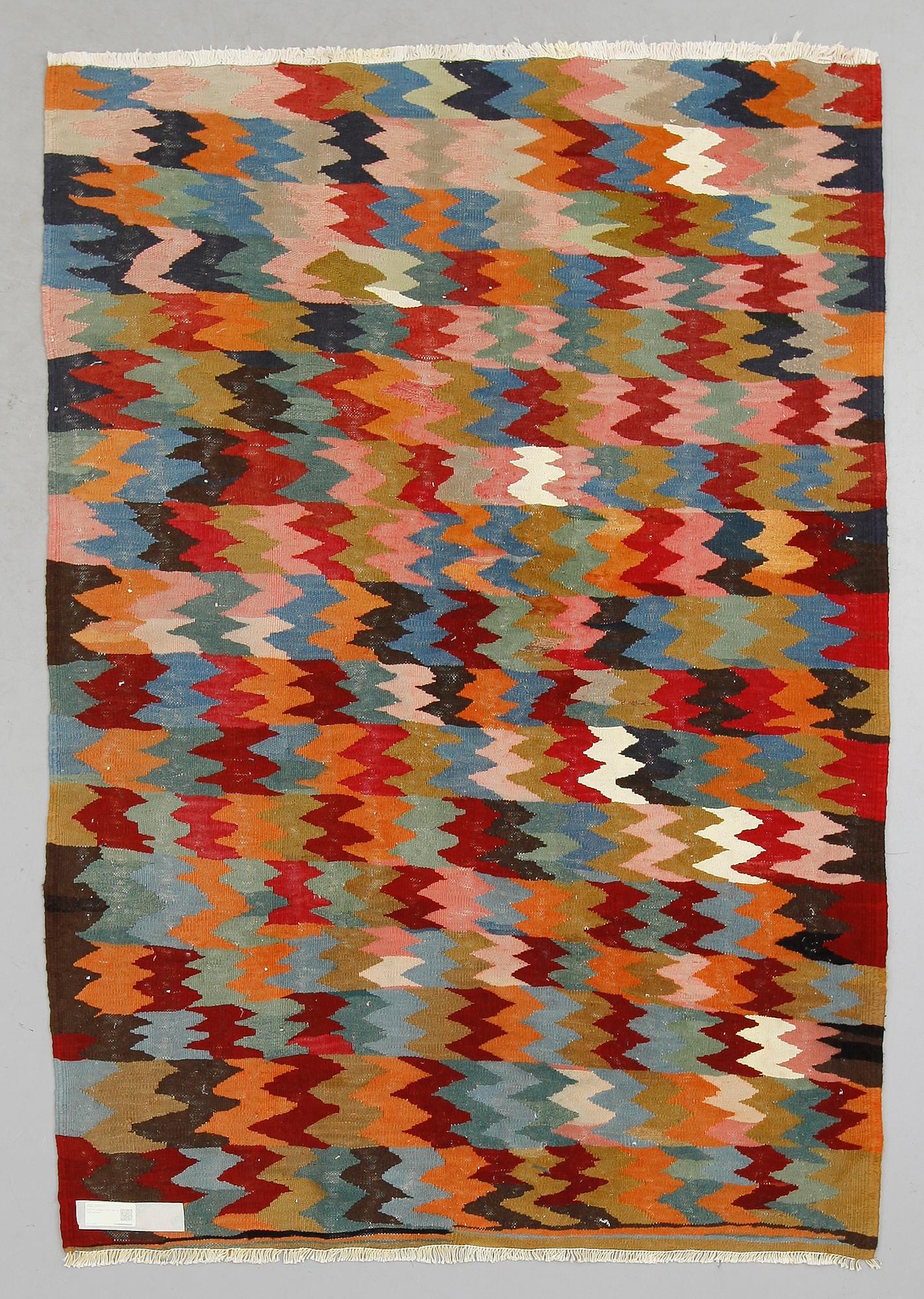 MATTA, persisk Kelim, old. Ca 210 x 150 cm.