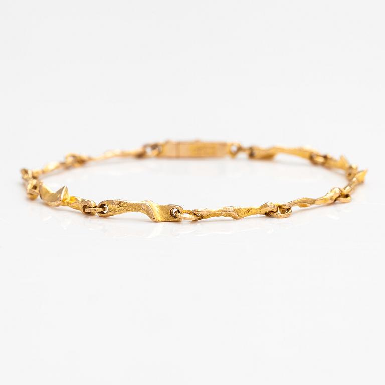 Björn Weckström, A 14K gold bracelet. Lapponia 1981.