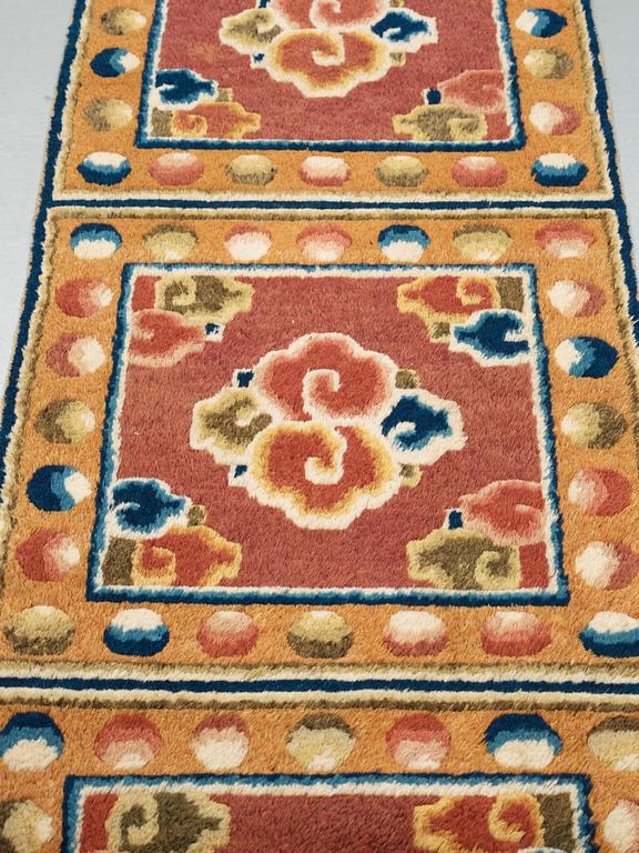 MEDITATION RUG. Semi-antique Ningxia. 186 x 64 cm. China.