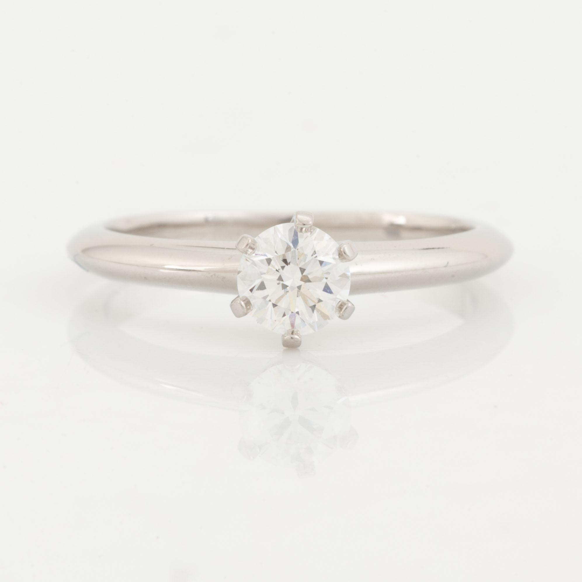 Tiffany & Co. Ring platina med briljantslipad diamant 0,38 ct.