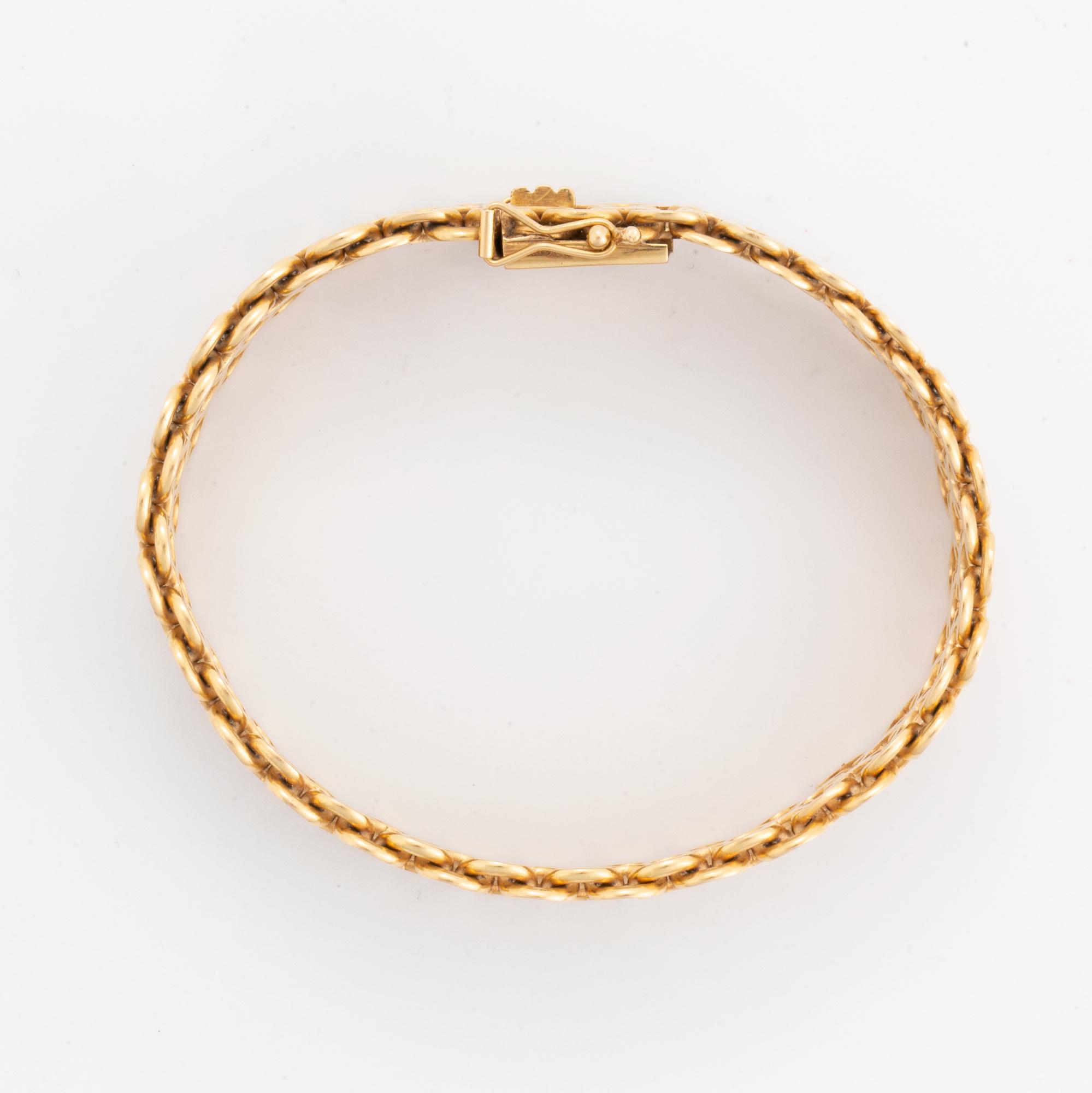 18K gold bracelet.