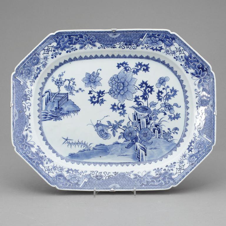 STEKFAT, porslin, Kina, Qianlong (1736-95).