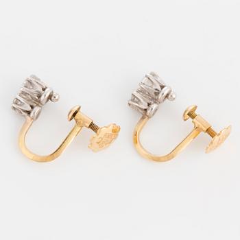 ÖRHÄNGEN, 18K guld med 4 små gammalslipade diamanter.