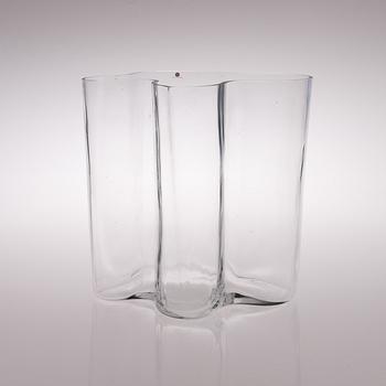 ALVAR AALTO, A VASE. Sign. Alvar Aalto. 1950/60s.