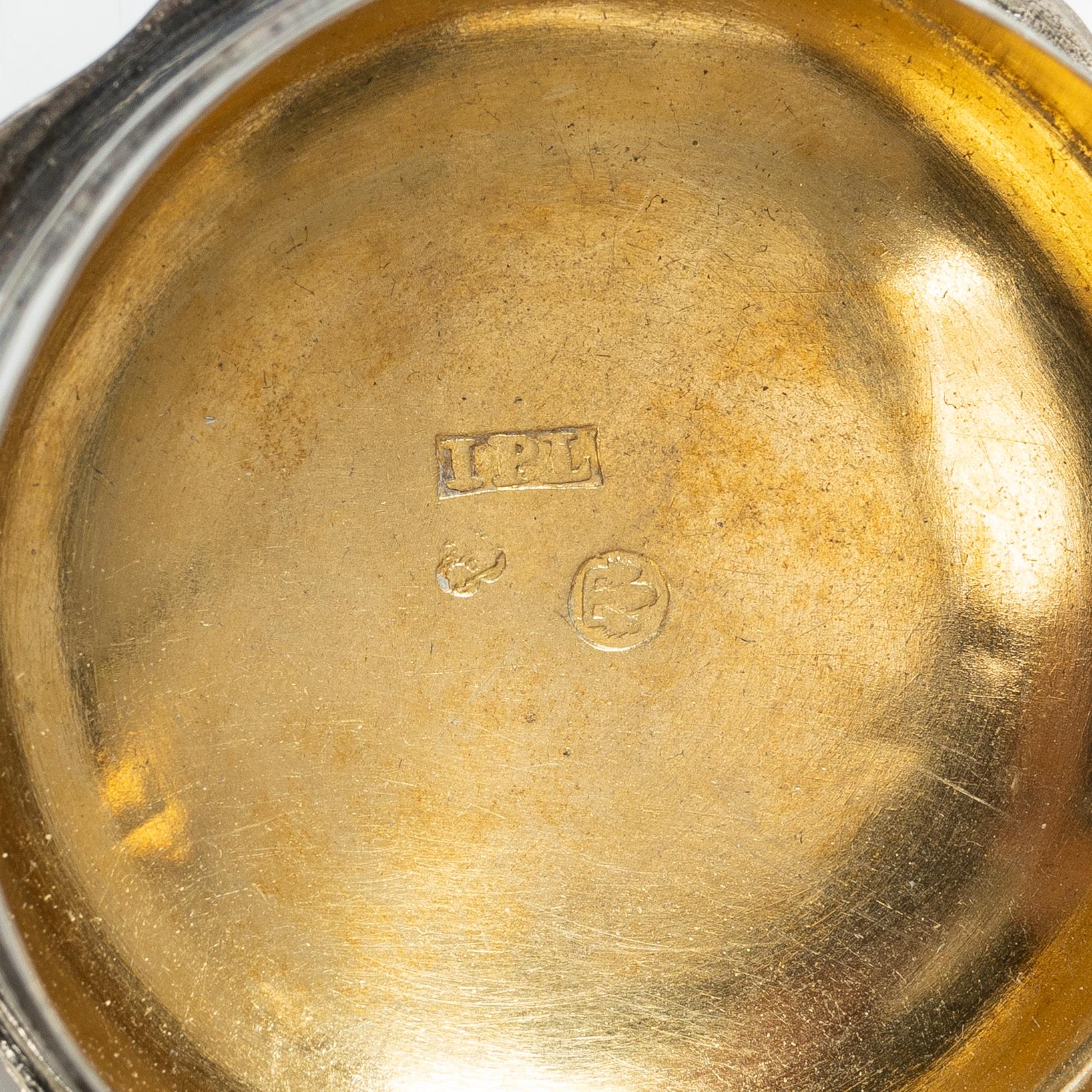 A set of three silver snuff boxes, 18th/19th century.