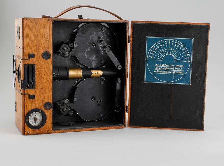 A movie camera, made by Ertel werke in Munich, first half of the 20th century.