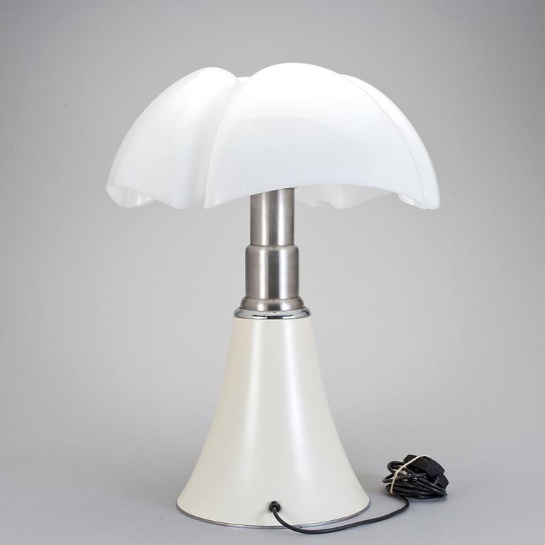 BORDSLAMPA, "Pipistrello", Gae Aulentis för Martinelli Luce. Formgiven 1965.