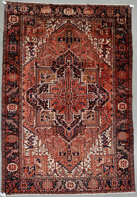 MATTA, Heriz. Ca 345 x 245 cm.