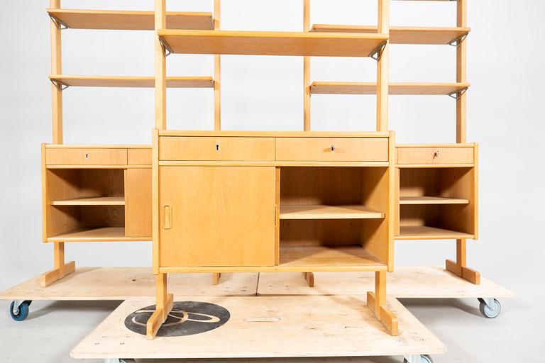 A 1950/60s oak shelving system "Contour I" by IKEA.