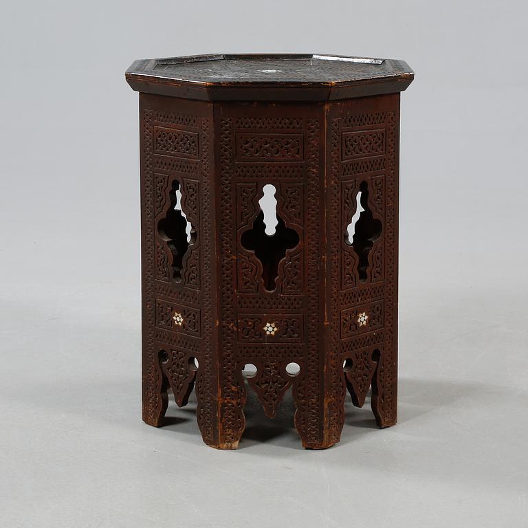 RÖKBORD, orientaliskt, 1900-tal.