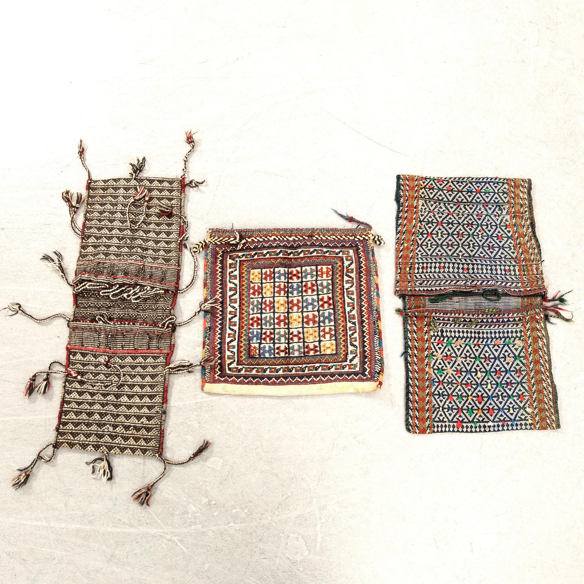 Väskor Korhjin 2 + 1 st  Kashgai och Kurdistan semiantika ca 48x49 cm, 74x42 cm och 80x30 cm (exkl tofsar).