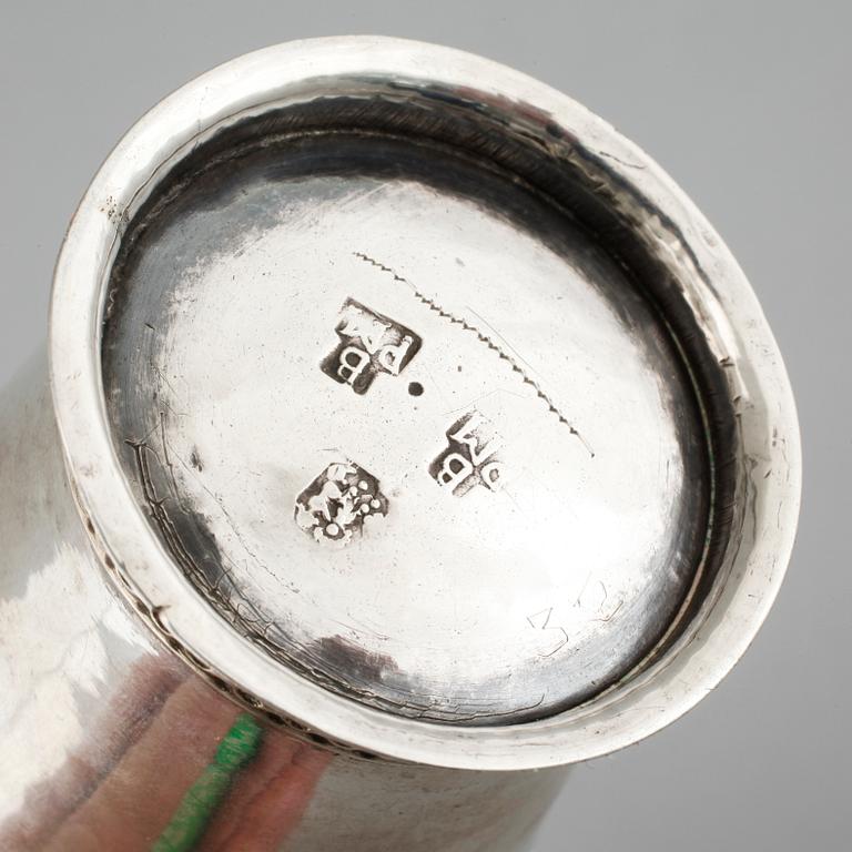 A silver cup by Petter Bergman (1739-1754 (1757)), Skänninge, weight 55 gram.