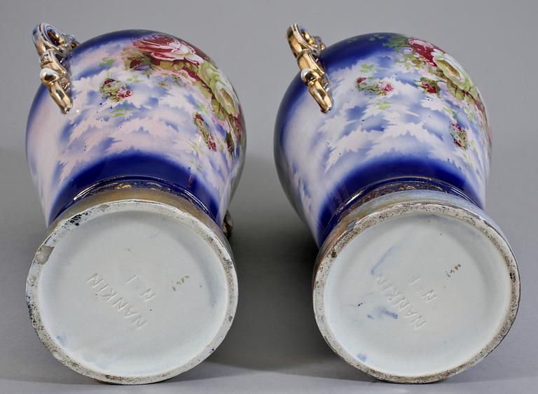 VASER, ett par, flintgods, troligen England, 1800-talets slut.