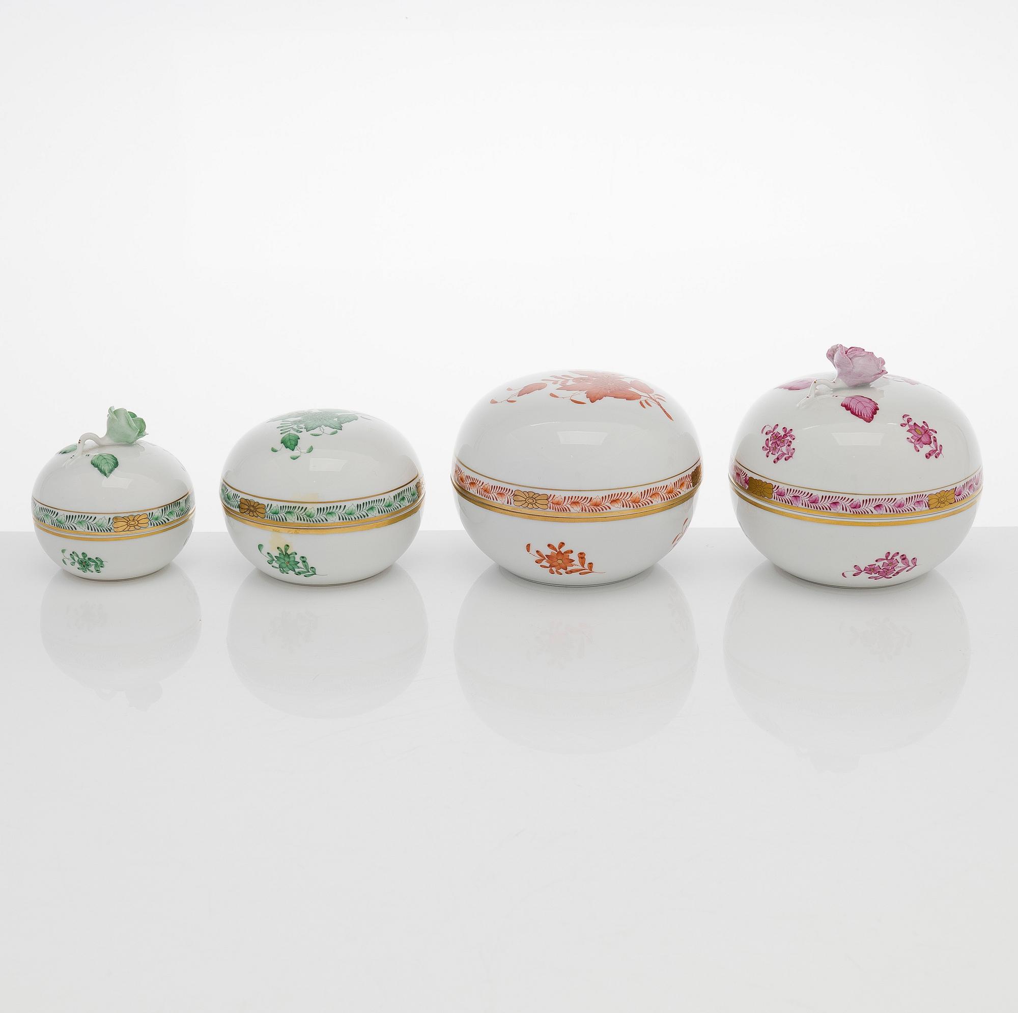 Herend, a 4 piece set of porcelain boxes with lids, 'Apponyi"/"Chinese Bouquet', Hungary 20th century.