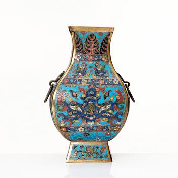 A hu shaped cloisonné vase, late Mingdynasty/early Qingdynasty, 17th Century.