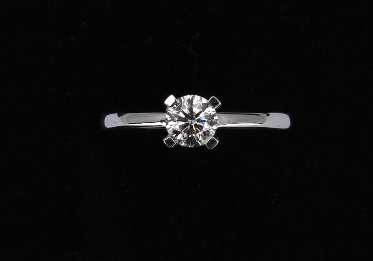 RING, vitguld 14K med briljantslipad diamant 0,50 ct, K/SI1. Vikt 2,2 g. Intyg.