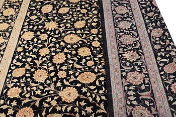 A Kashan carpet, c. 535 x 296 cm.