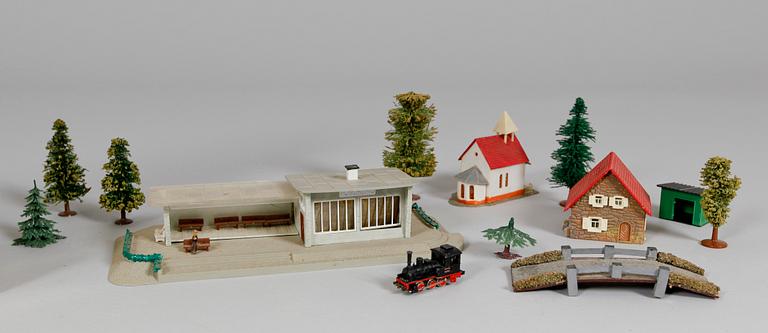 SAMLING MINIATYRJÄRNVÄGSFÖREMÅL, 1900-talets andra hälft.