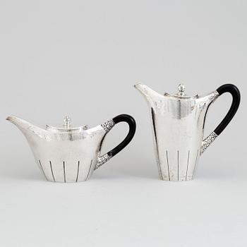 HOVJUVELERARE PETER HERTZ, Kaffe- och teservis, 4 delar, silver, jugend, Köpenhamn, 1916-17.