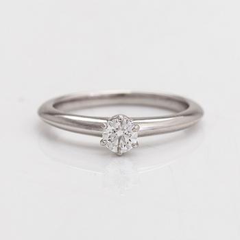 Tiffany & Co, sormus, platinaa ja timantti 0.25 ct. Todistuksella.