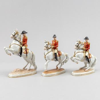 Figuriner, tre stycken, porslin. "Spanska ridskolan", Augarten, Wien, Austria.