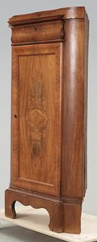 HÖRNSKÅP, Karl Johan, 1800-talets mitt.