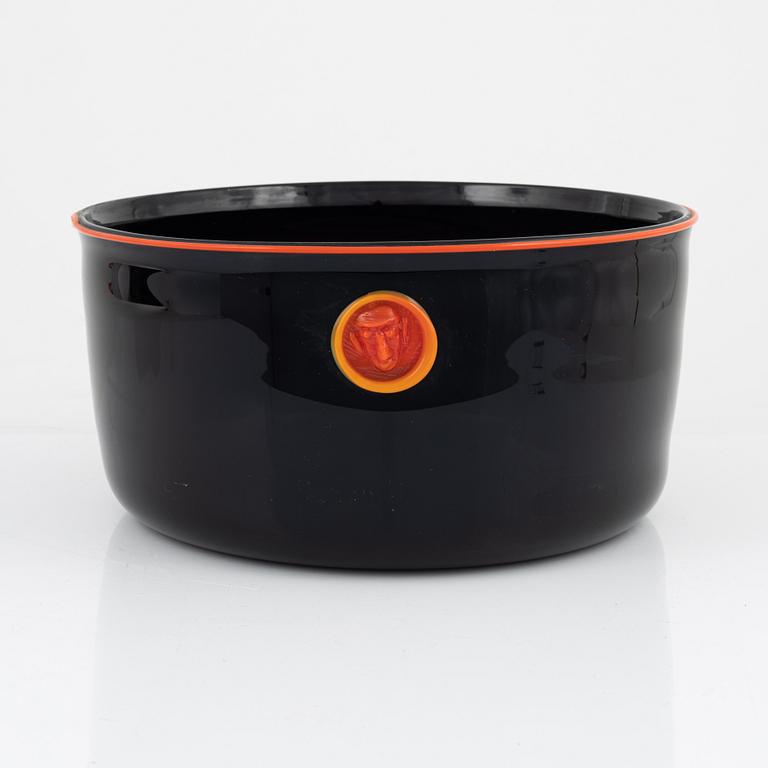 Erik Höglund, a glass bowl, Studioglas, Strömbergshyttan, numbered 9/25 and dated 1988.