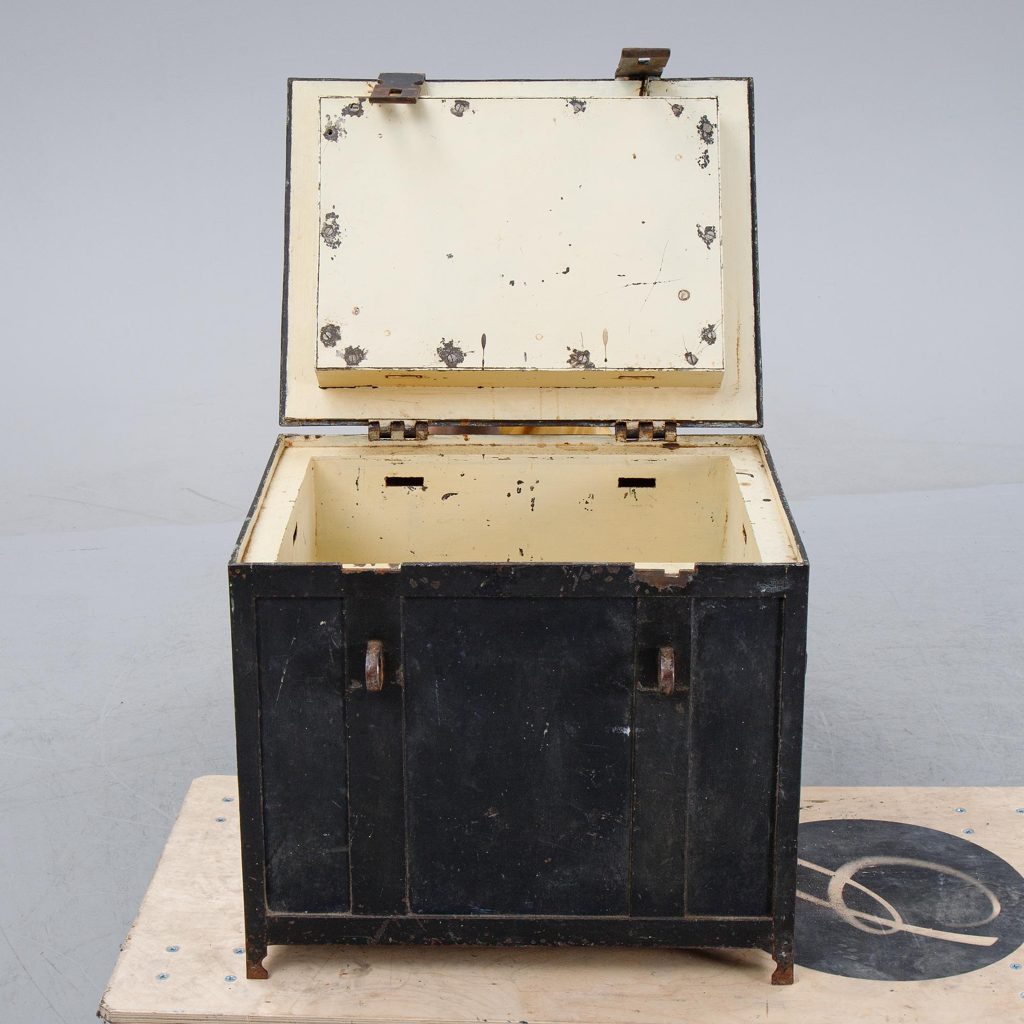 A cast iron chest/safe, late 19th Century.