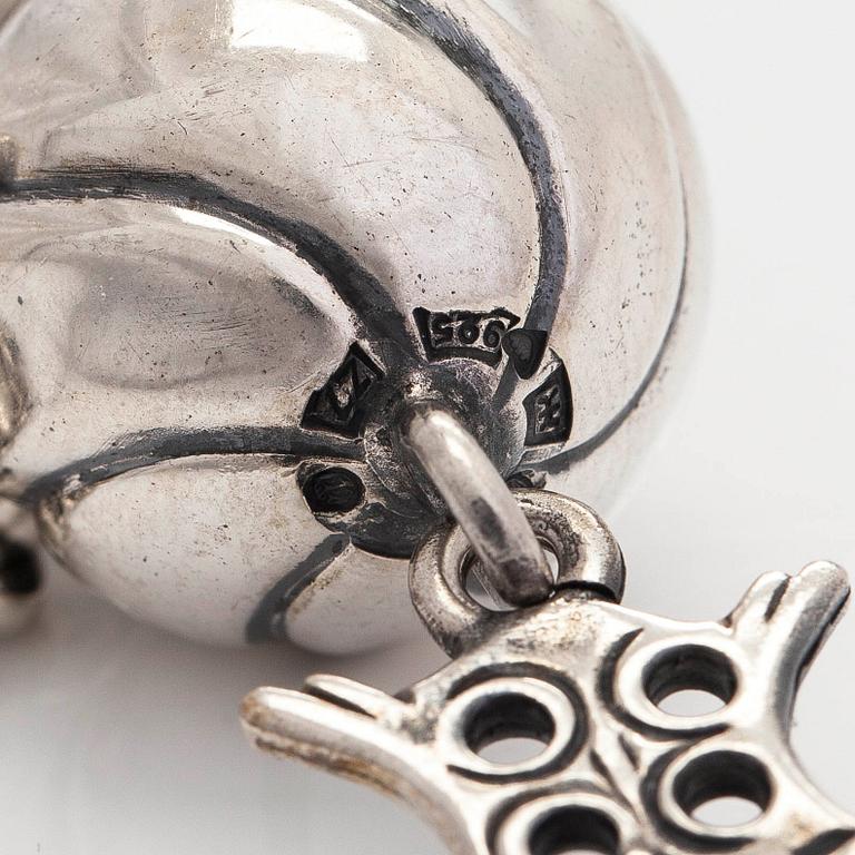 Kalevala Koru, kaulakoru, sterlinghopea. Helsinki 1970-luku.