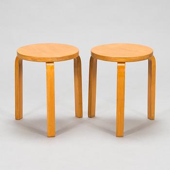 Alvar Aalto, a mid-20th century '85' table and four '60' stools for O.Y. Huonekalu-ja Rakennustyötehdas A.B.