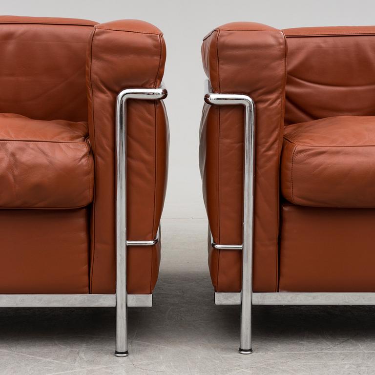LE CORBUSIER, PIERRE JEANNERET & CHARLOTTE PERRIAND fåtöljer, ett par, LC2, Cassina, Italien.