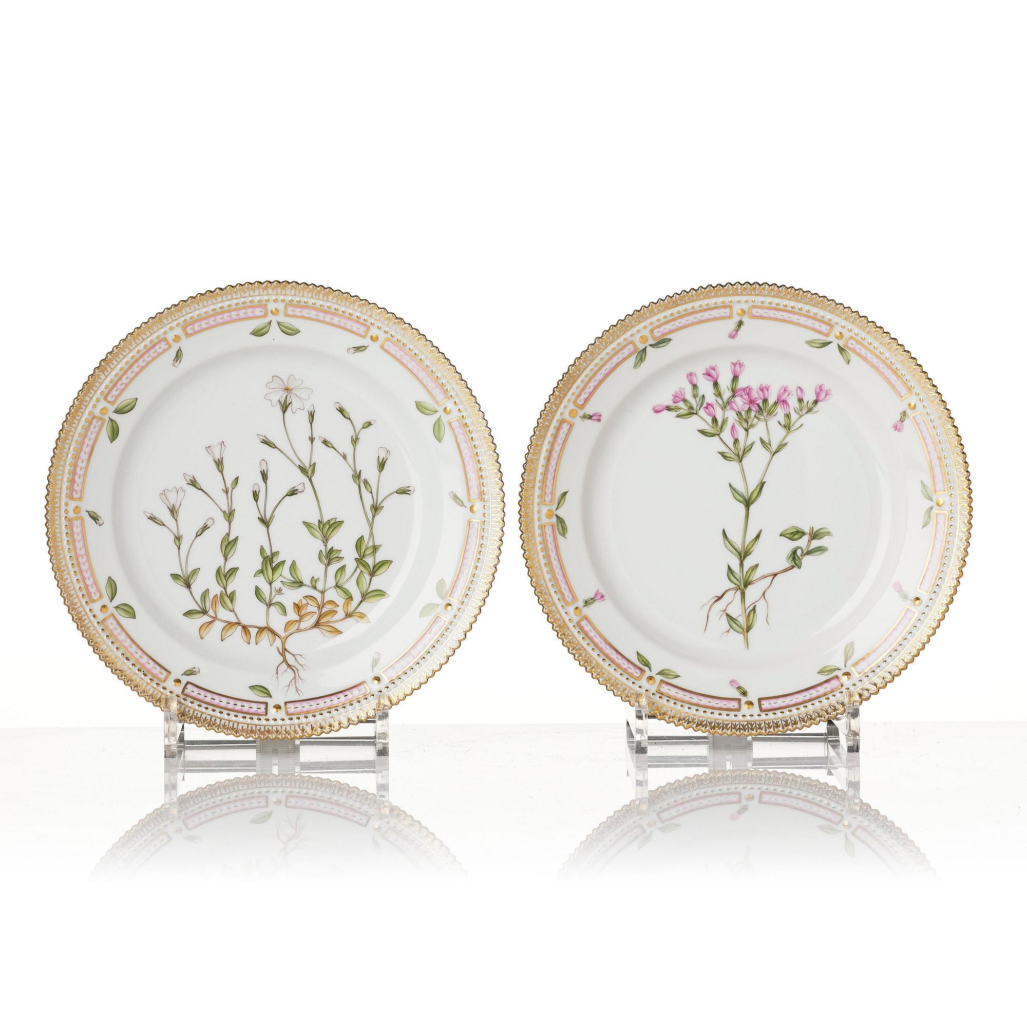 A set of 12 Royal Copenhagen 'Flora Danica' lunch plates, Denmark, 20th century.