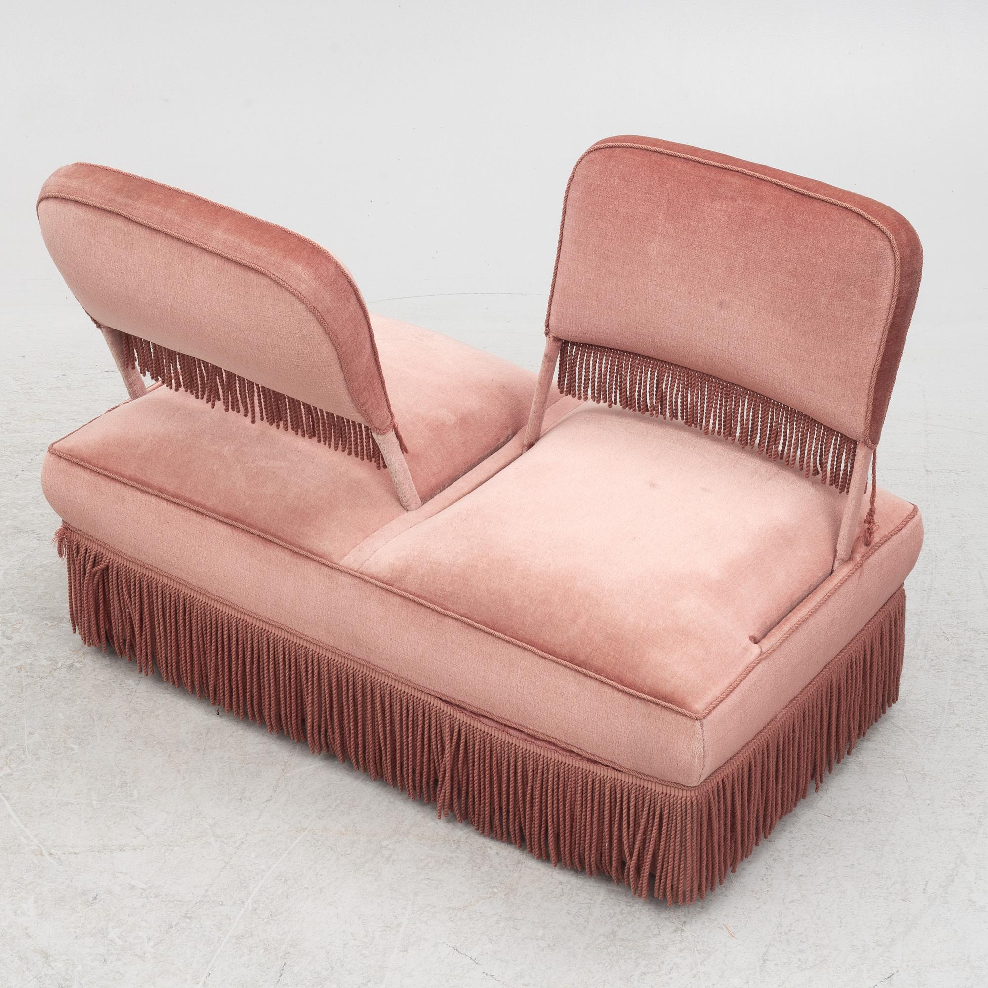 Soffa, s.k. fästmanssoffa / love seat, 1920-tal.