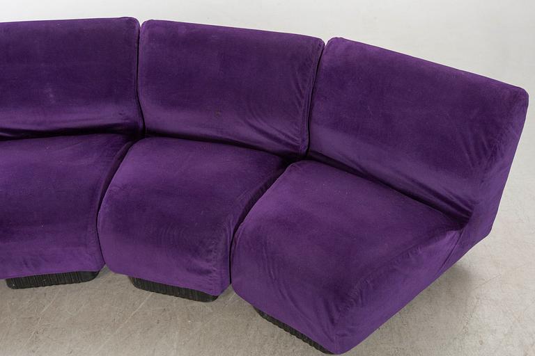 Sektionssoffa  Don Chadwick för Herman Miller, Nob Nederländerna 1900-talets senare del.