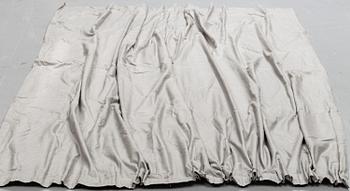 A pair of velvet curatins, 21st Century. Measurement 260x326 cm.