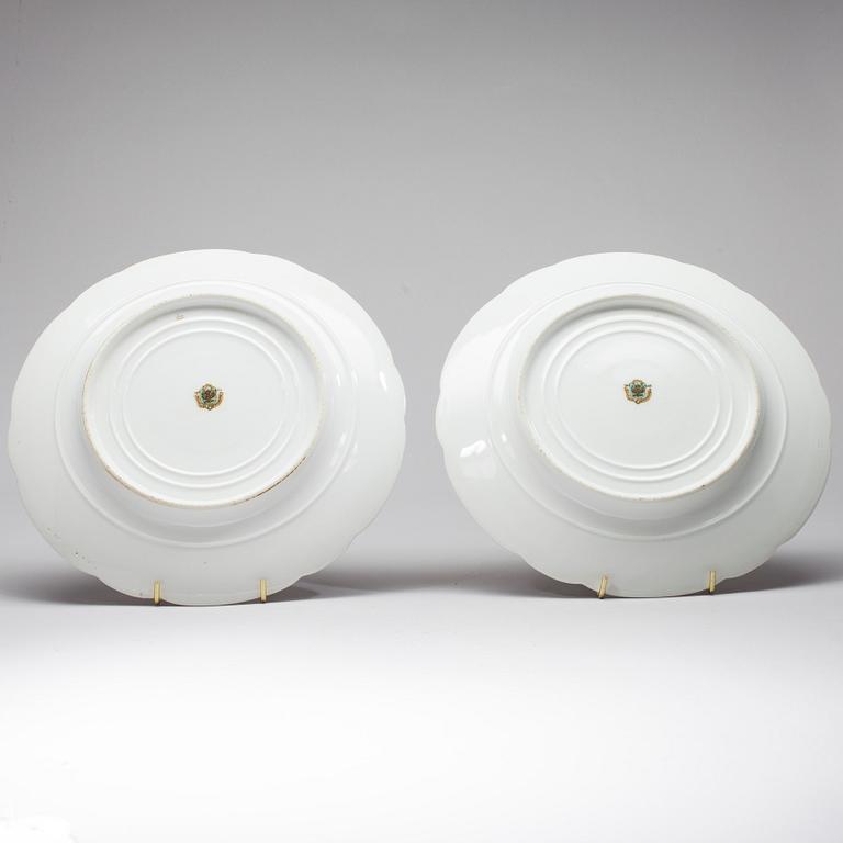 TALLRIKAR, 2 st, porslin, Bröderna Kornilov (Братьев Корниловых), 1884-1917 Ryssland.