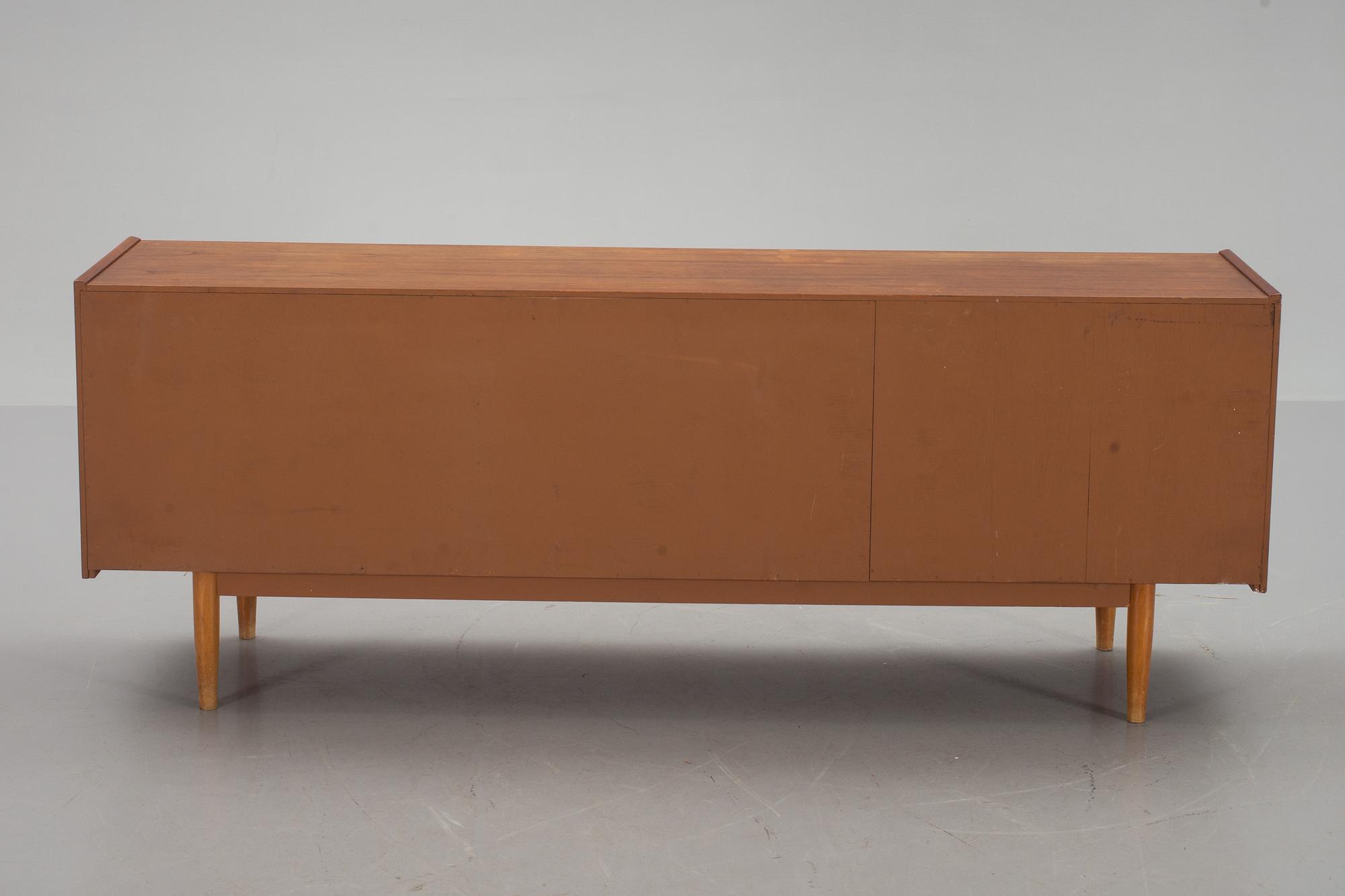 SIDEBOARD, "Trio", Nils Jonsson, Troeds, 1900-talets andra hälft.