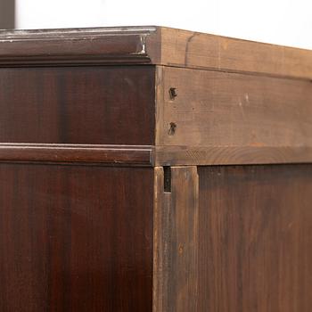 Cabinet, first half of the 20th century.
