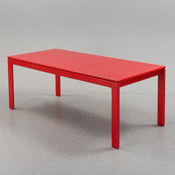 A table and six chairs 'Flamingo' by Eero Aarnio, Asko, Finland.