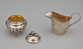 GRÄDDKANNA och ASK med LOCK, silver, bla.a Samuel Pettersson, Linköping, 1913, tot vikt ca 158 g.