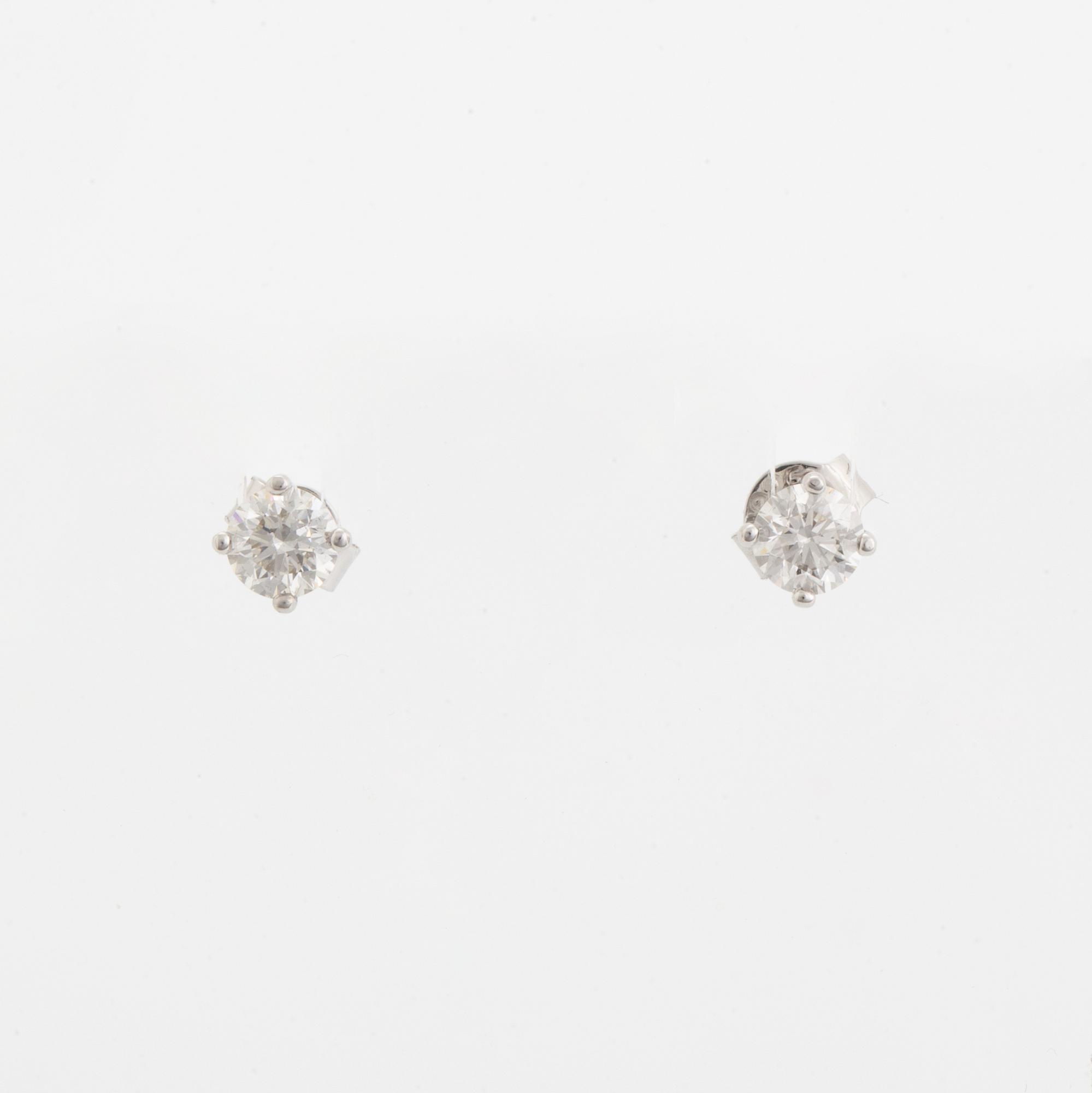 Brilliant-cut diamond stud earrings, total 0,60 ct, with GIA dossier.