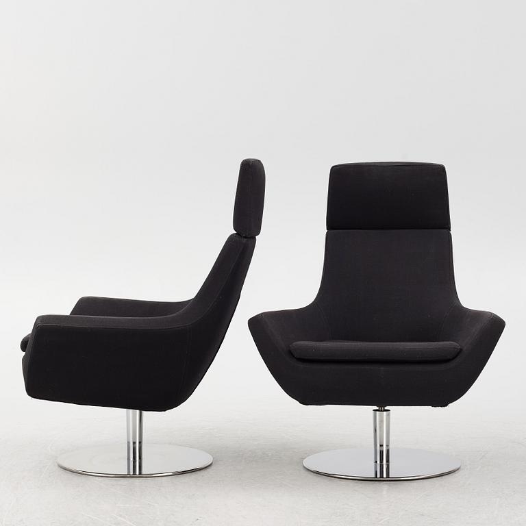 Roger Persson, fåtöljer ett par, "Happy Swing", Swedese. 2000-tal.