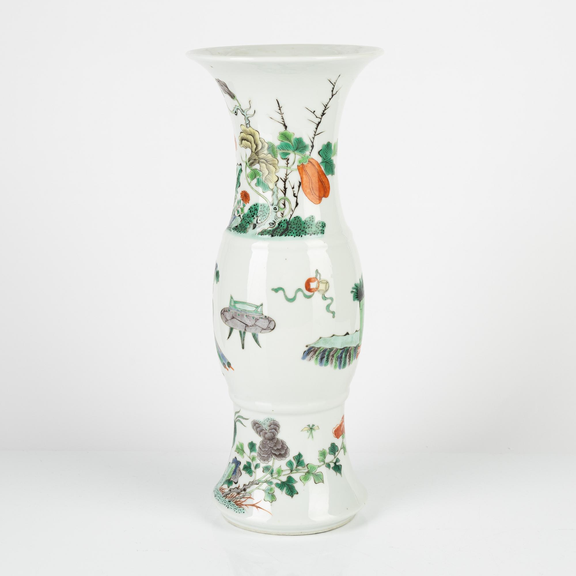 A Chinese famille verte beakervase, Kangxi style, 20th century.