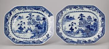 STEKFAT, ett par,  porslin, Kina, Qianlong/Jiaqing, omkring 1800.