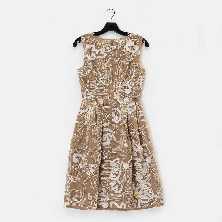 Oscar de la Renta, a silk dress size 2.
