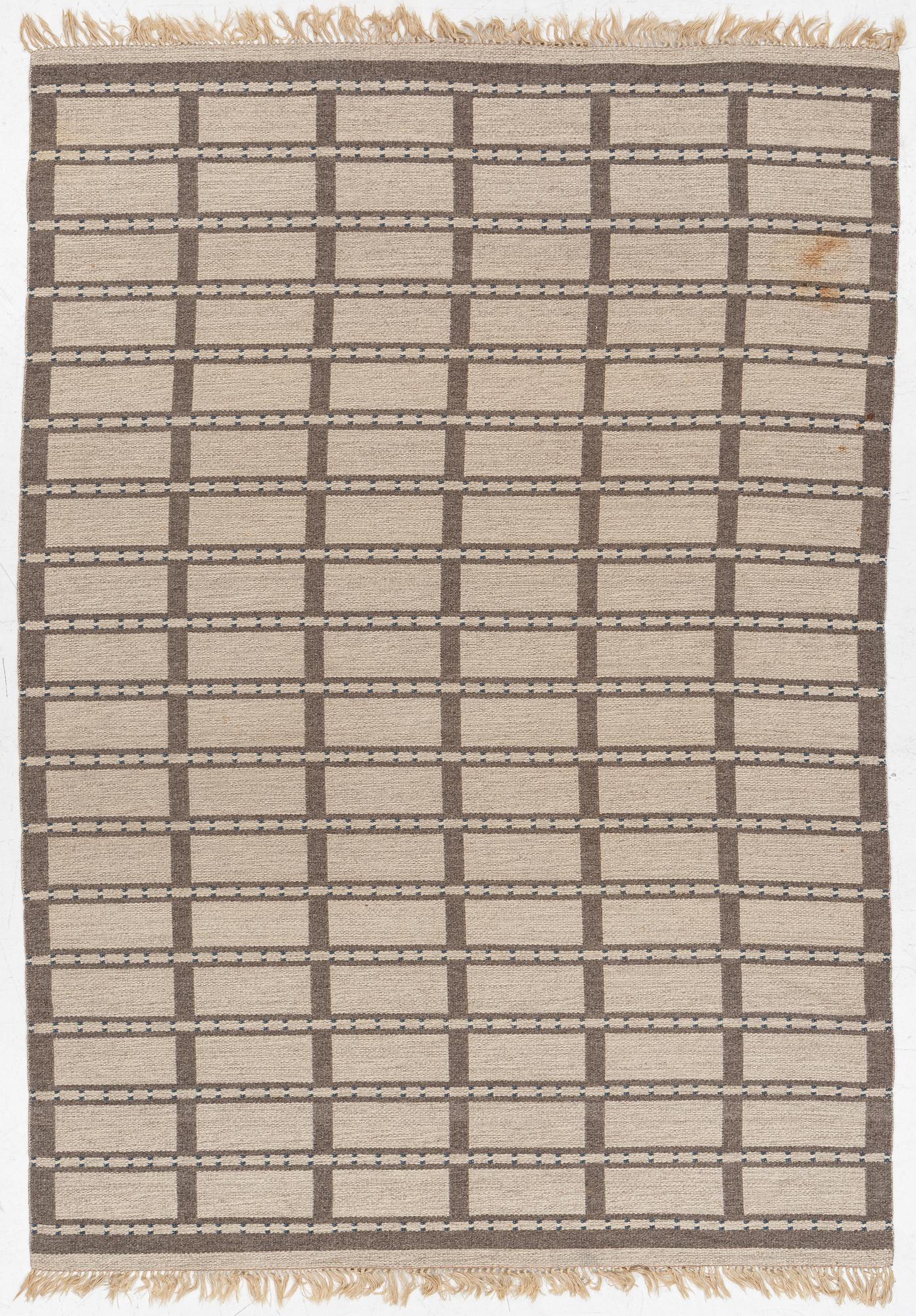 A machine-woven carpet (so-called double-woven), approx. 284 x 202 cm.