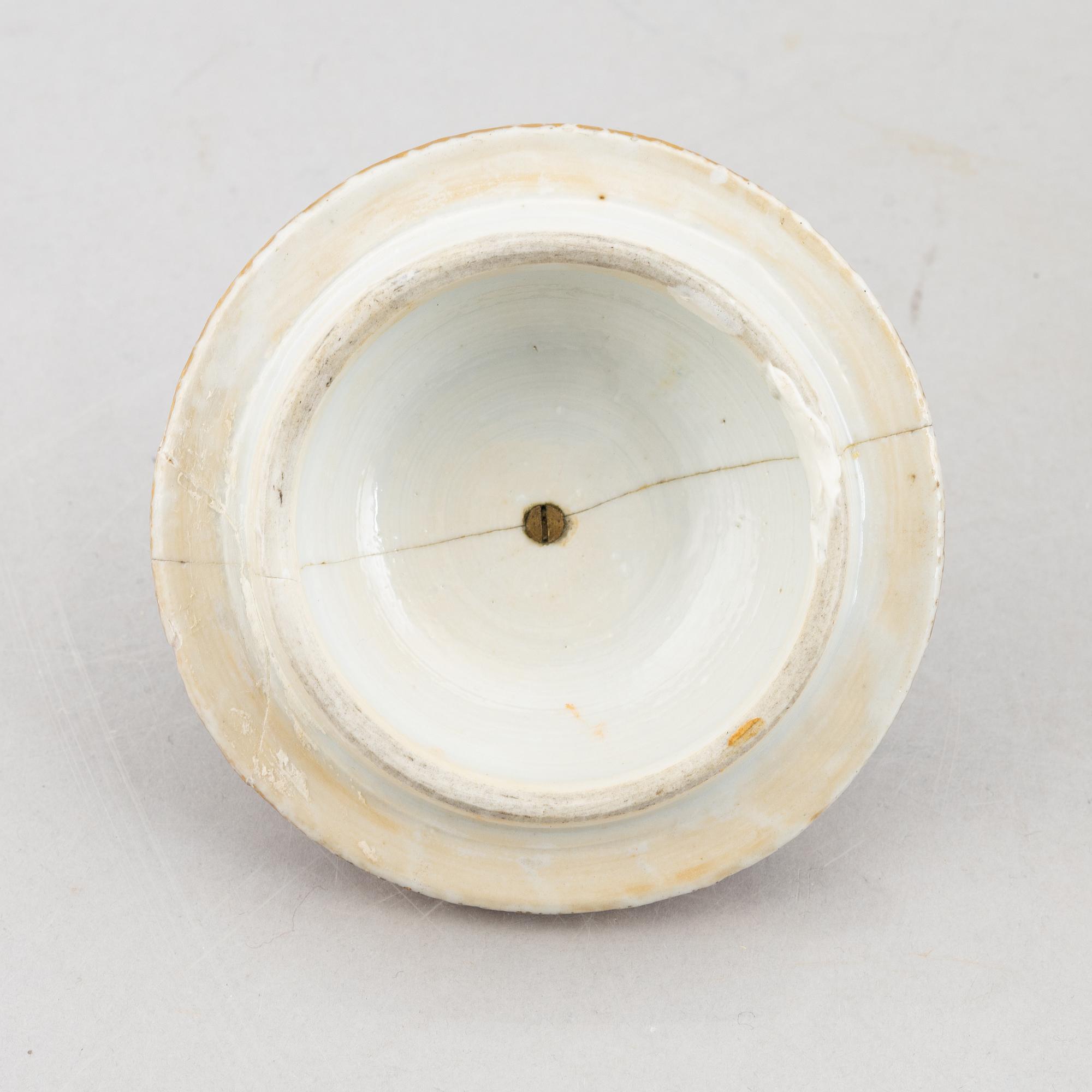 A famille rose 'Chinese Export' jar with cover, Qing dynasty, Qianlong (1736-95).