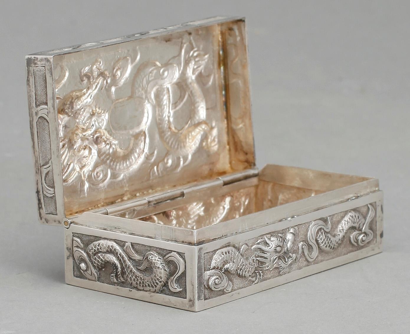 DOSA, silver, Kina, omkring sekelskiftet 1900, vikt ca 52 g.