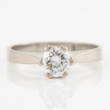 Ring 18K white gold set with a round brilliant-cut diamond.